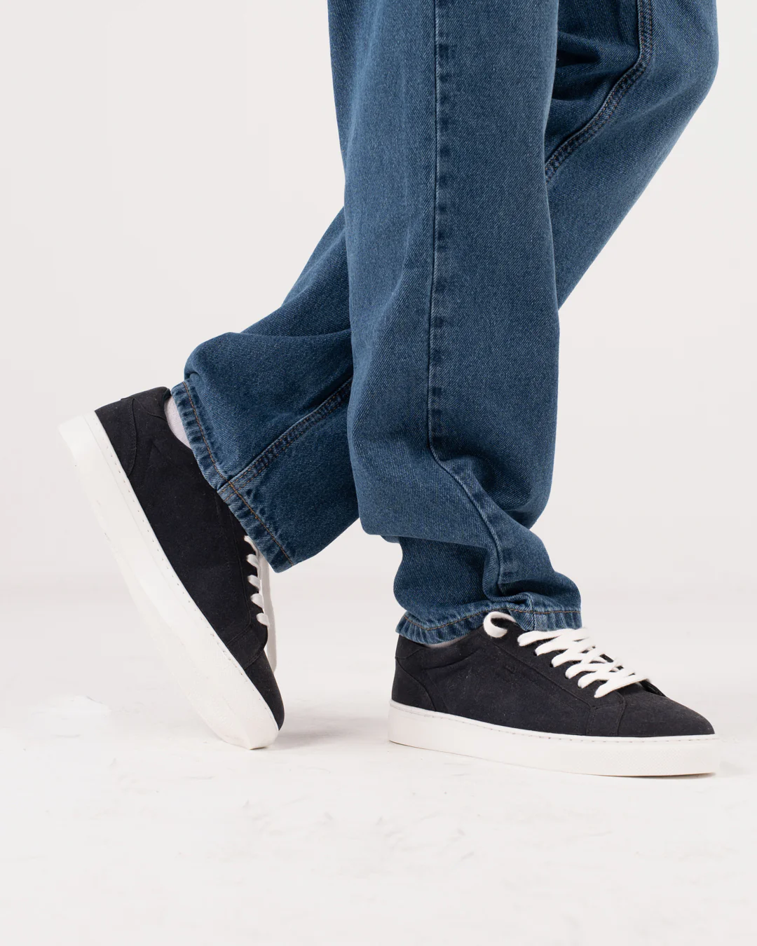 Flat Sneakers for Men - Image 3
