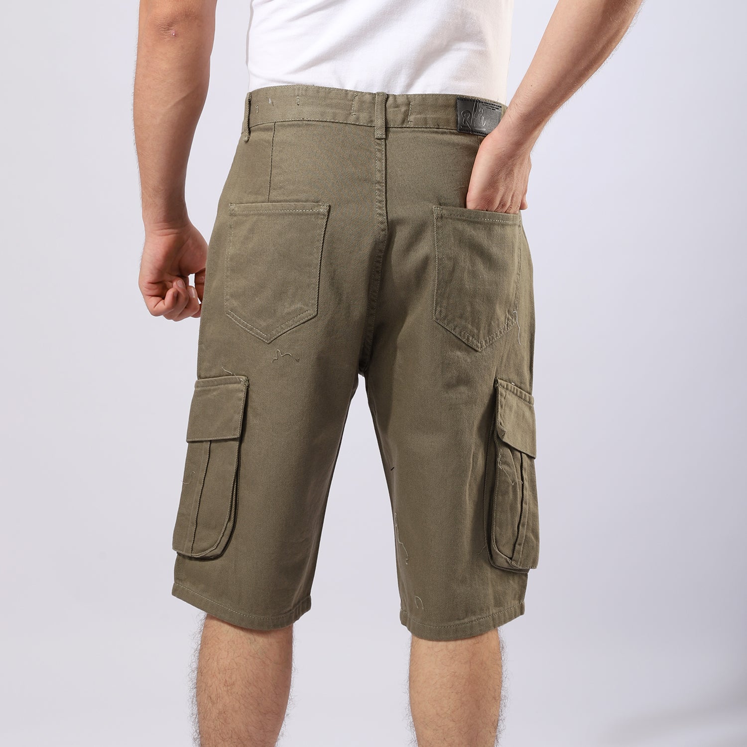 Knee-Length Shorts - Image 12