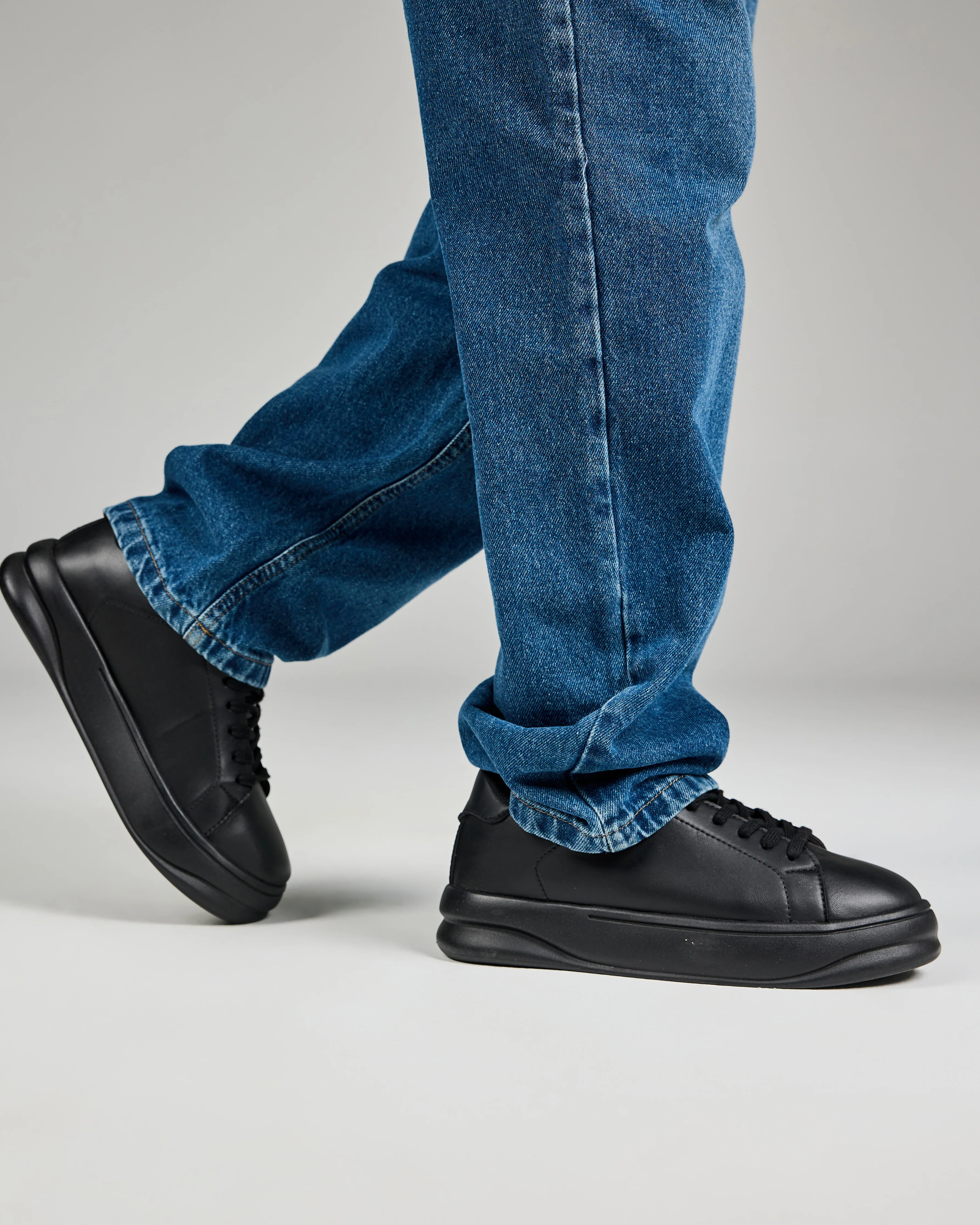 Men Flat Sneaker - Image 5