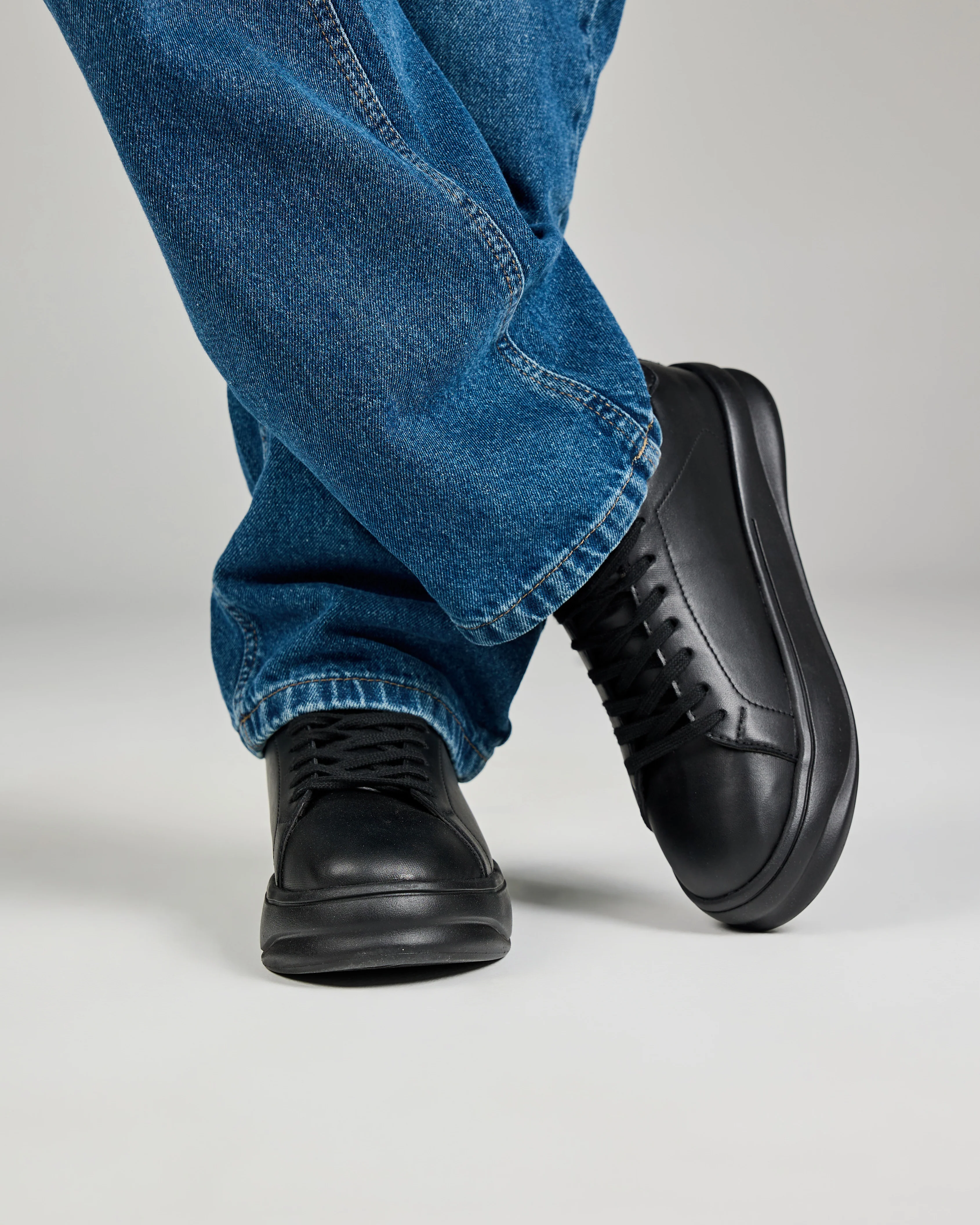 Men Flat Sneaker - Image 6