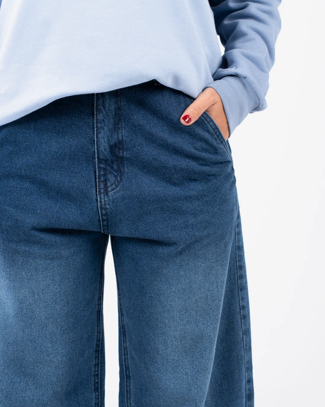 Relaxed Fit Women Jeans - Image 4