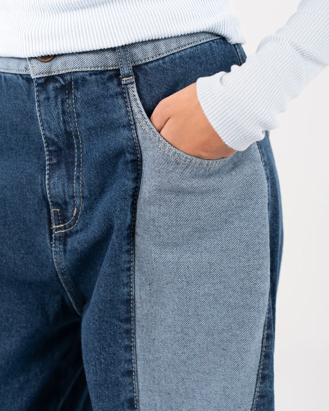 Women Mom Fit Jeans - Image 10